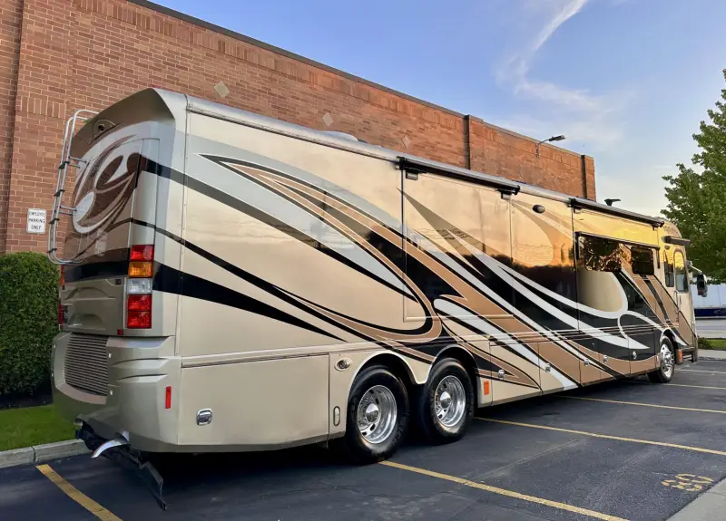 2015 American Revolution LE 42T Motorcoach photo 10