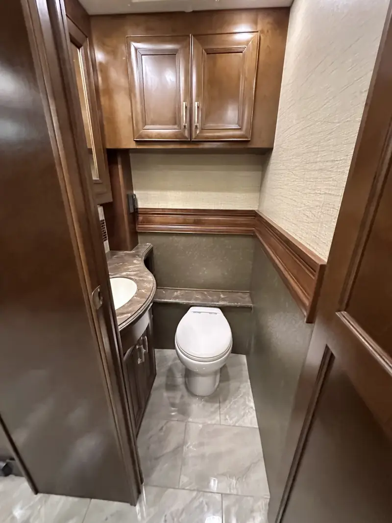 2015 American Revolution LE 42T Motorcoach photo 160