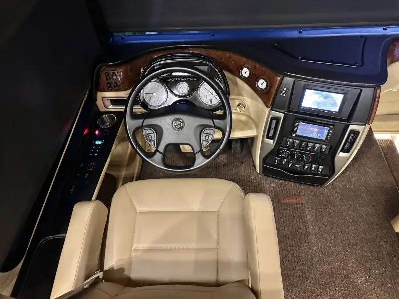 2015 American Revolution LE 42T Motorcoach photo 108