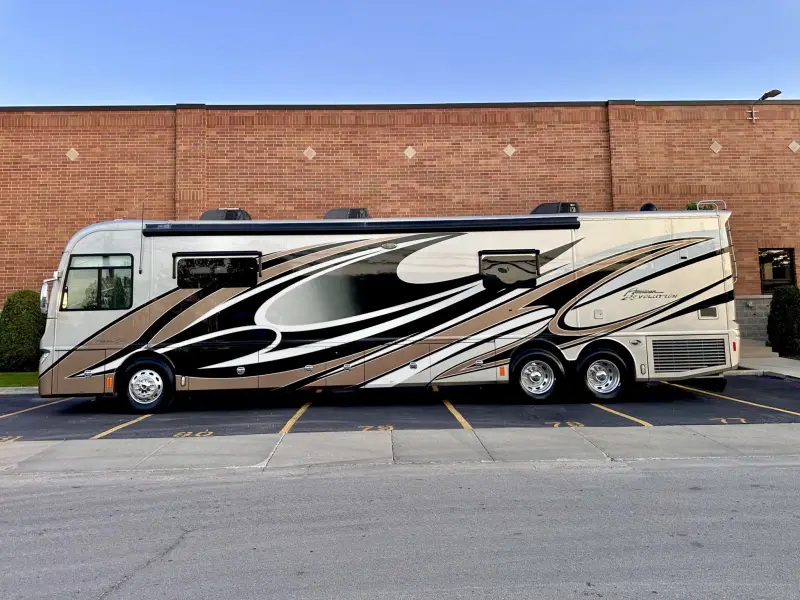 2015 American Revolution LE 42T Motorcoach photo 16