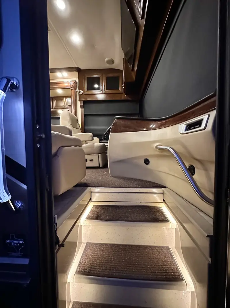 2015 American Revolution LE 42T Motorcoach photo 118