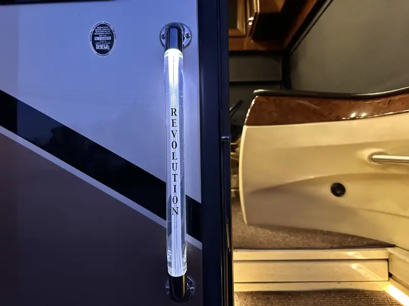 2015 American Revolution LE 42T Motorcoach photo 104