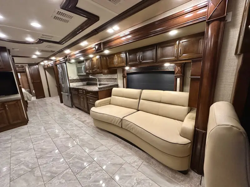 2015 American Revolution LE 42T Motorcoach photo 129