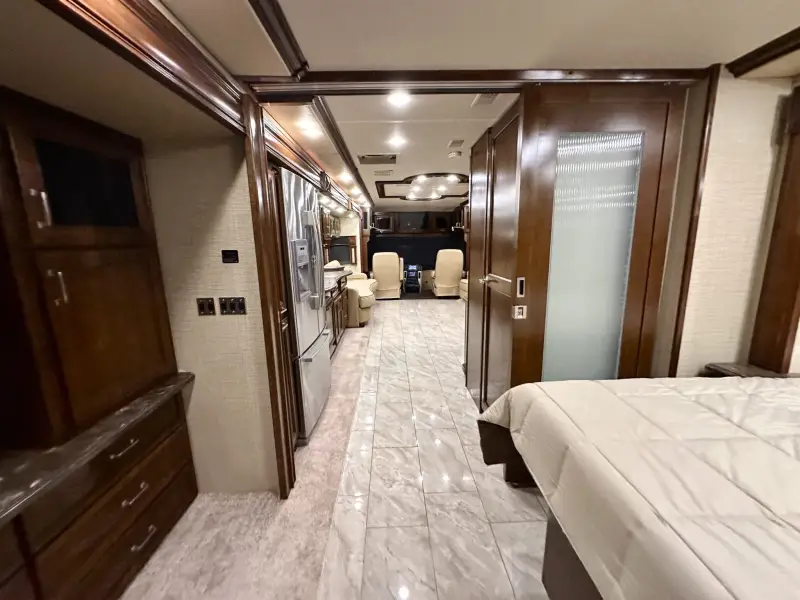 2015 American Revolution LE 42T Motorcoach photo 171