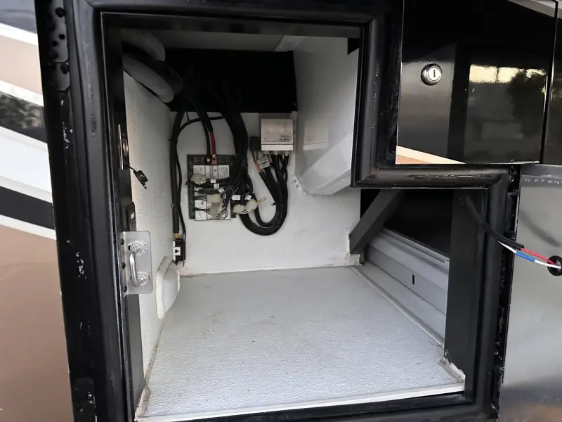 2015 American Revolution LE 42T Motorcoach photo 57