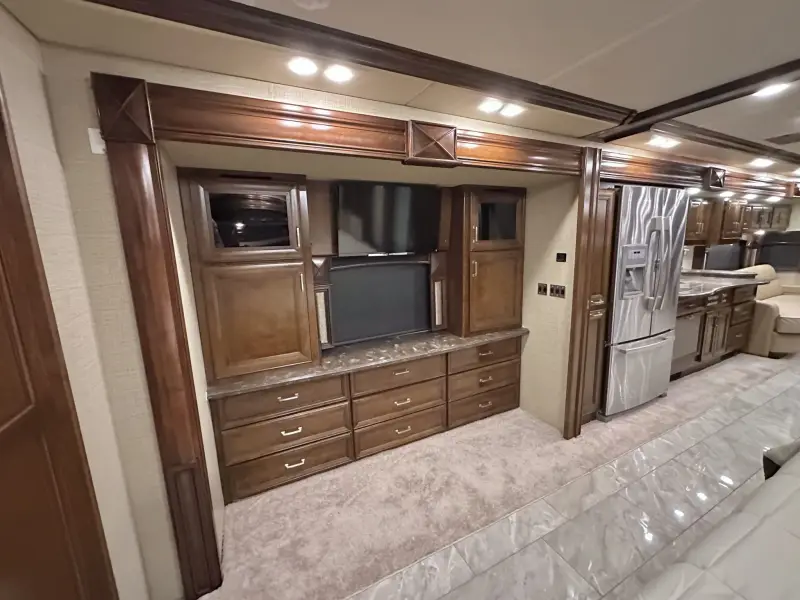 2015 American Revolution LE 42T Motorcoach photo 169