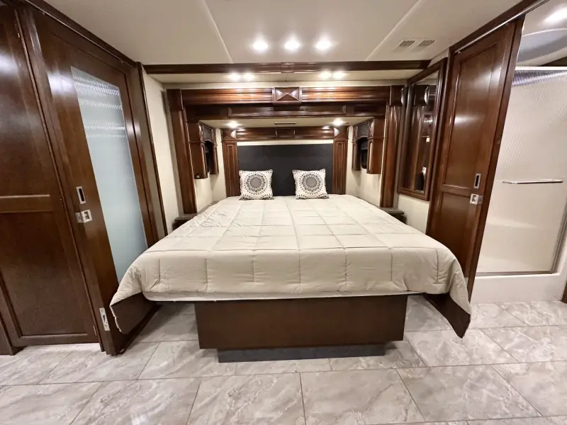 2015 American Revolution LE 42T Motorcoach photo 173