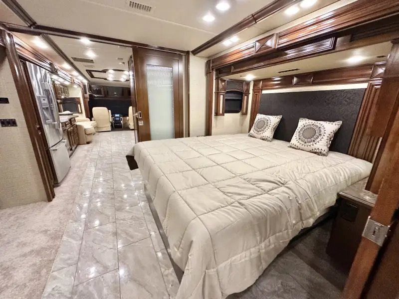 2015 American Revolution LE 42T Motorcoach photo 172