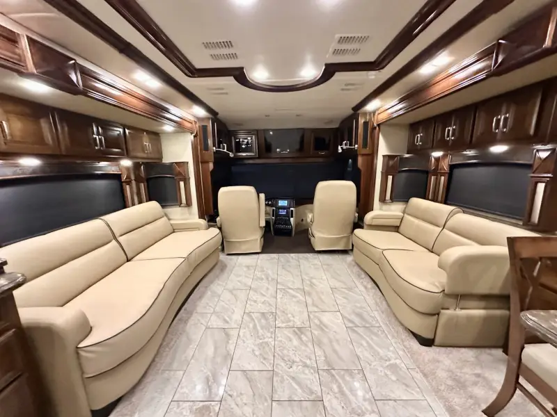 2015 American Revolution LE 42T Motorcoach photo 121