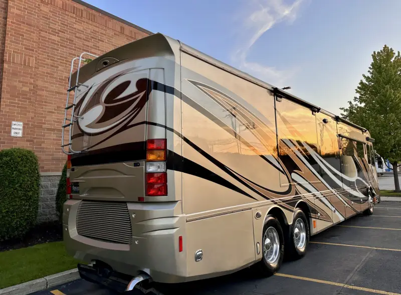 2015 American Revolution LE 42T Motorcoach photo 11