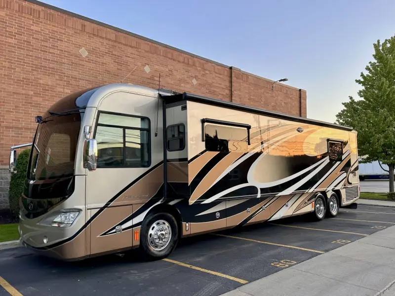 2015 American Revolution LE 42T Motorcoach photo 18