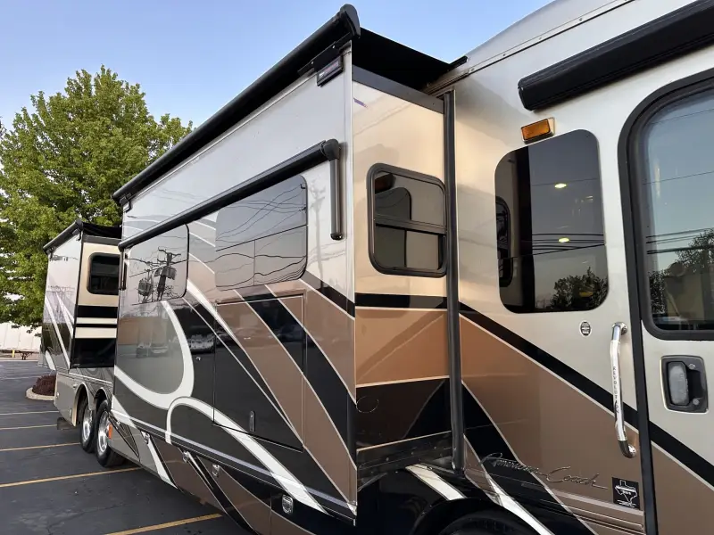 2015 American Revolution LE 42T Motorcoach photo 32