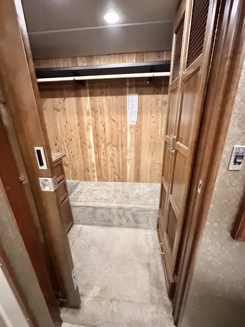 2015 American Revolution LE 42T Motorcoach photo 186
