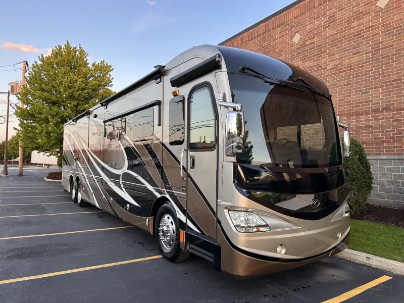 2015 American Revolution LE 42T Motorcoach photo 4
