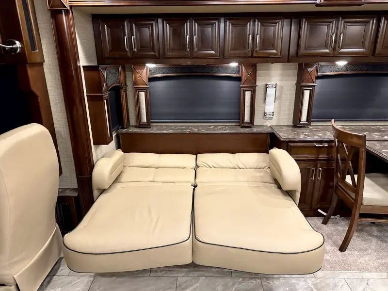 2015 American Revolution LE 42T Motorcoach photo 137