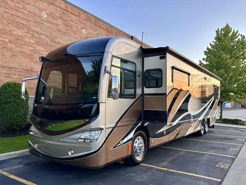 2015 American Revolution LE 42T Motorcoach photo 19