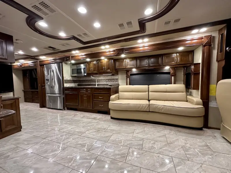 2015 American Revolution LE 42T Motorcoach photo 144