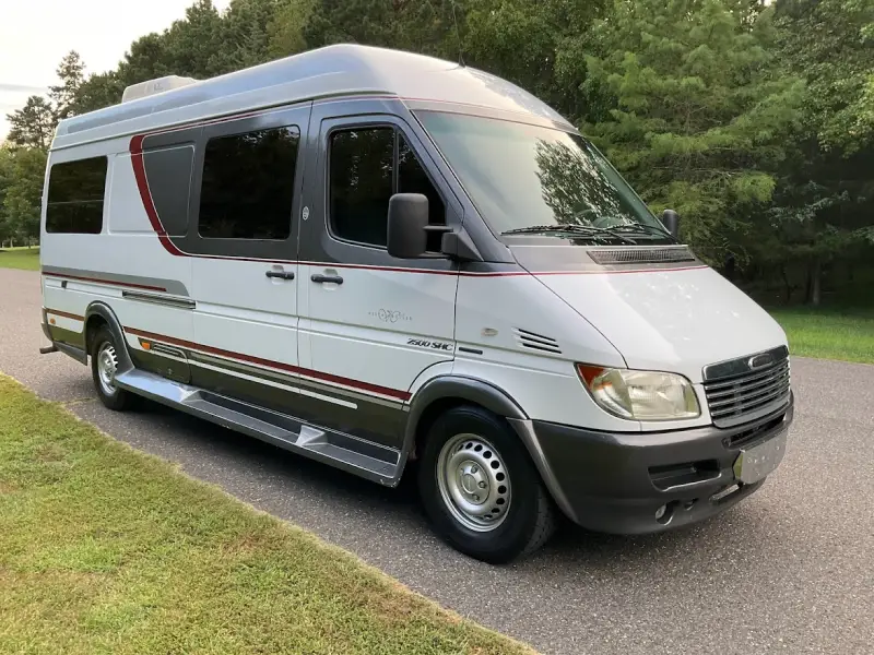 2004 Dodge Sprinter 2500 Gulf Stream Coach Vista Cruiser  SHC photo 3