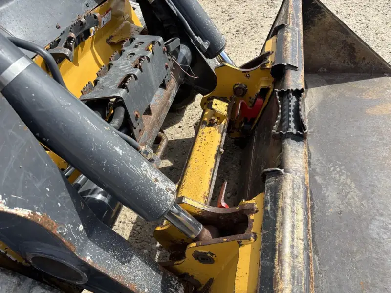 2016 John Deere 333G photo 34
