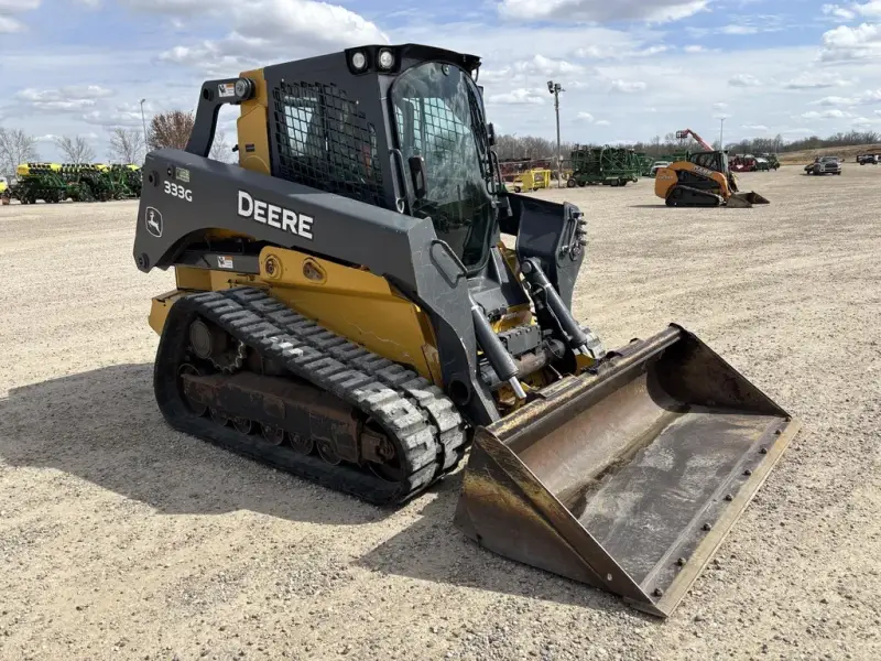 2016 John Deere 333G photo 38