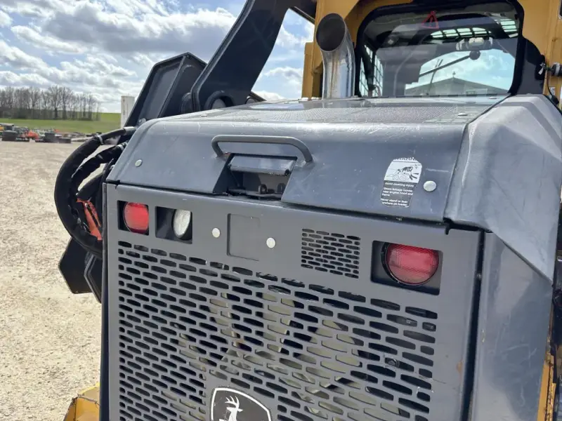 2016 John Deere 333G photo 22