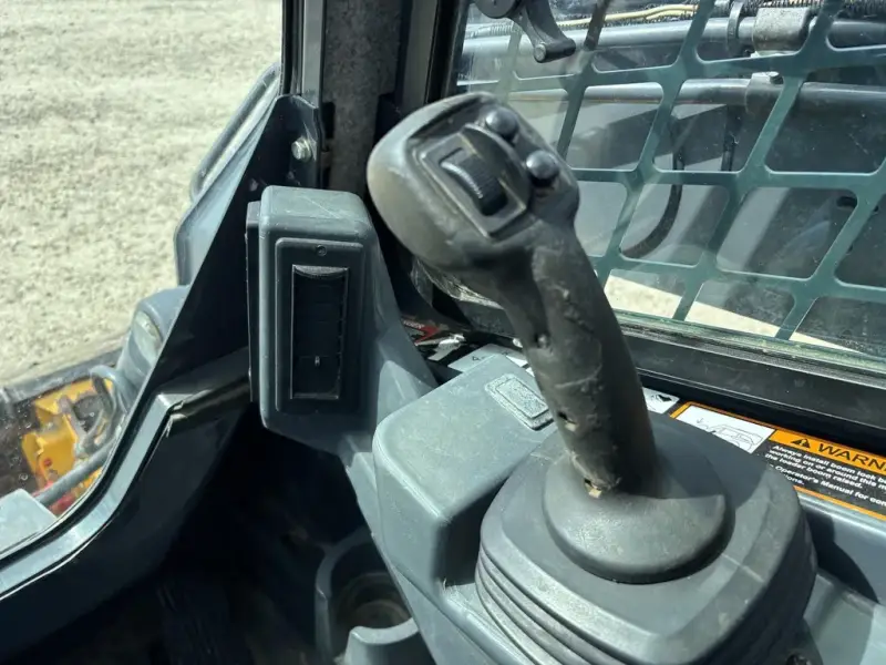 2016 John Deere 333G photo 4