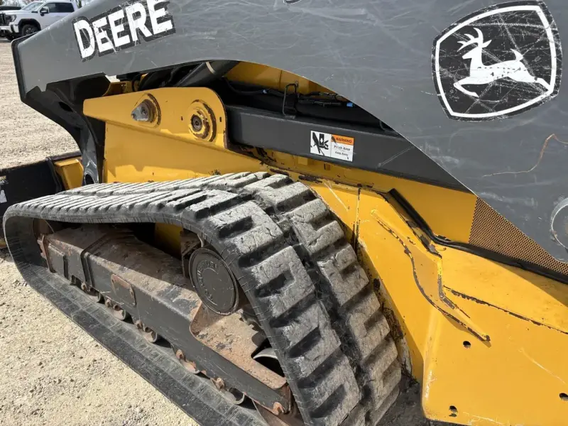 2016 John Deere 333G photo 19