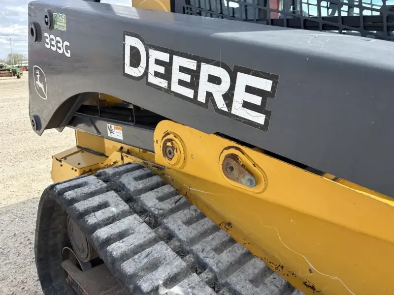 2016 John Deere 333G photo 32