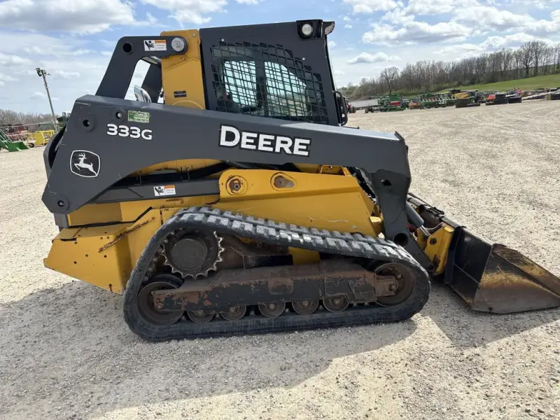 2016 John Deere 333G photo 37