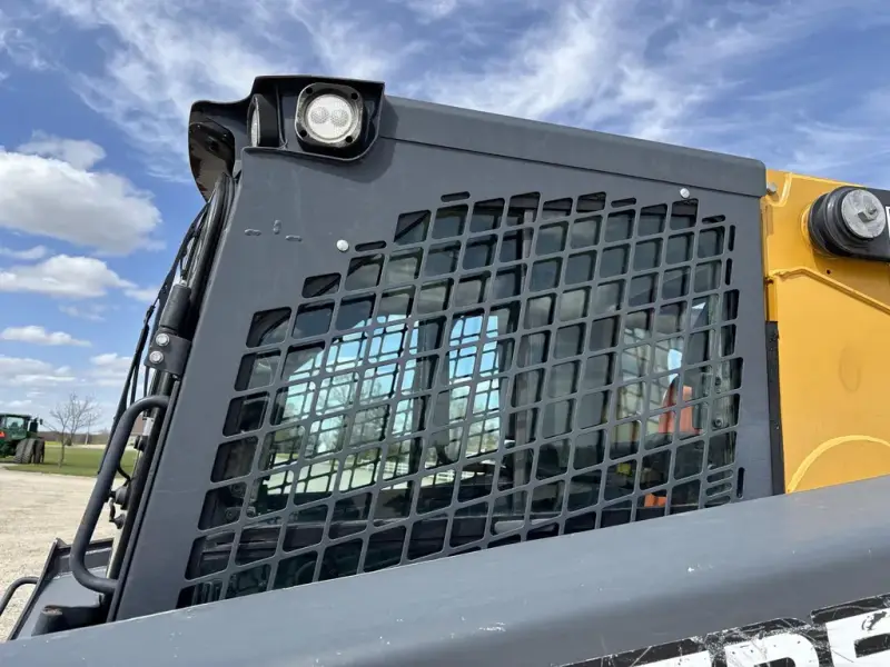 2016 John Deere 333G photo 13