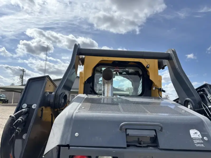 2016 John Deere 333G photo 23