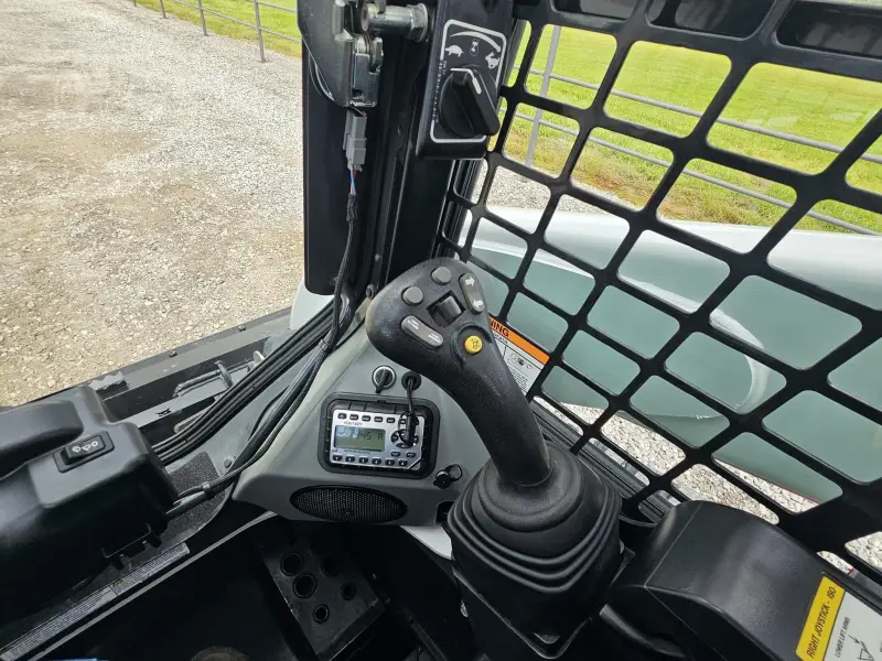 2022 Bobcat T770 photo 5