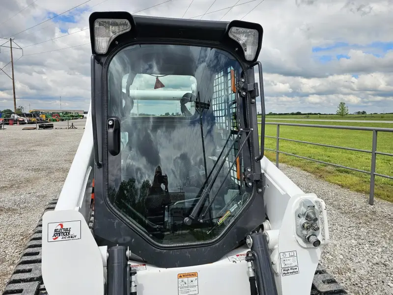 2022 Bobcat T770 photo 30