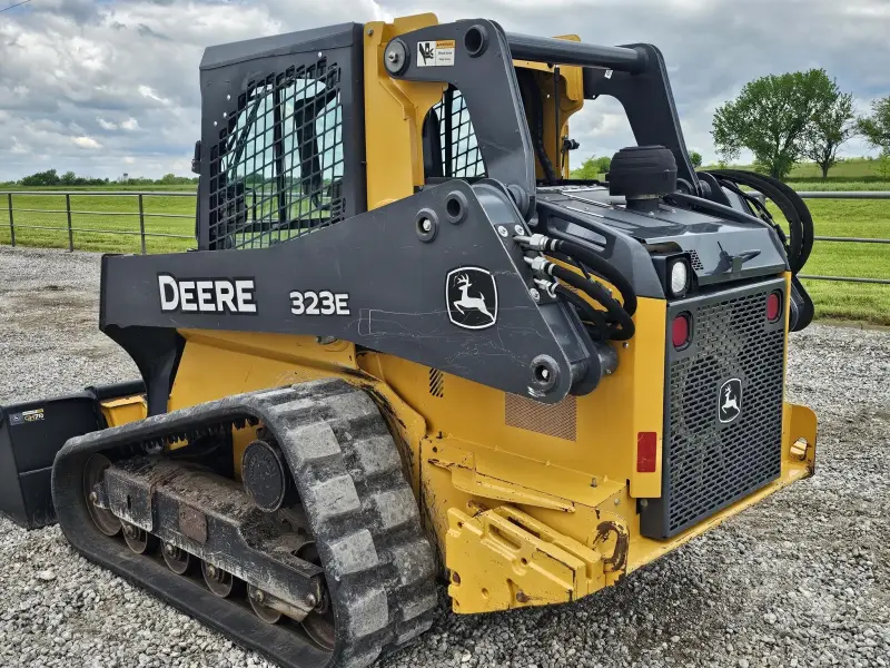 2016 John Deere 323E photo 36