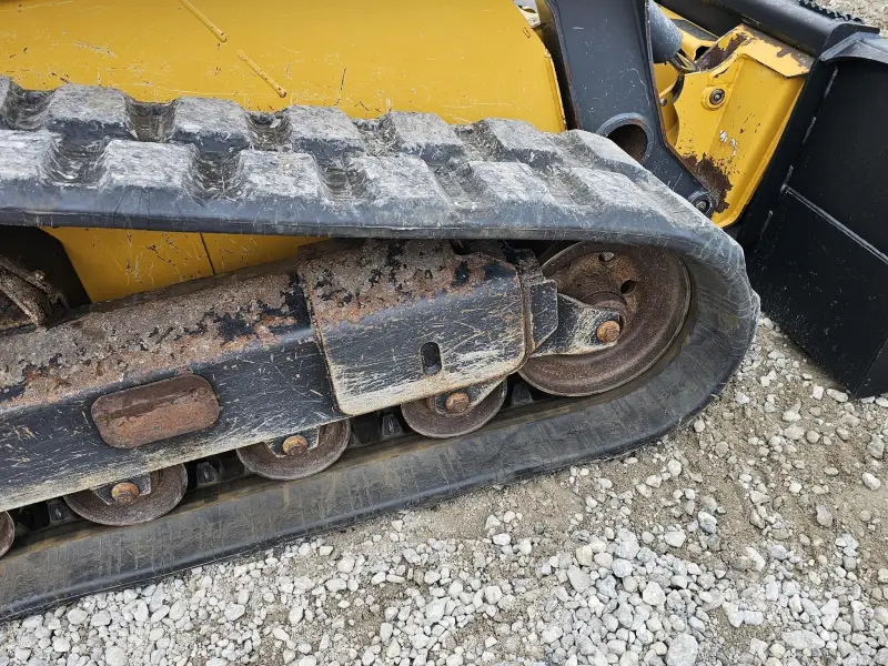 2016 John Deere 323E photo 39