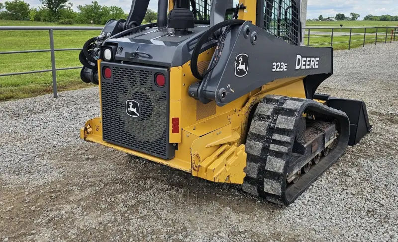 2016 John Deere 323E photo 22