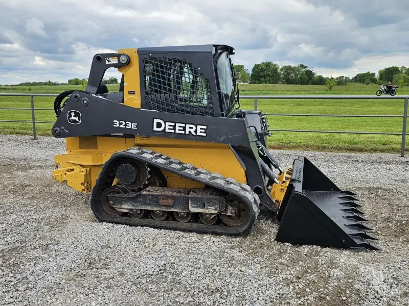 2016 John Deere 323E photo 42