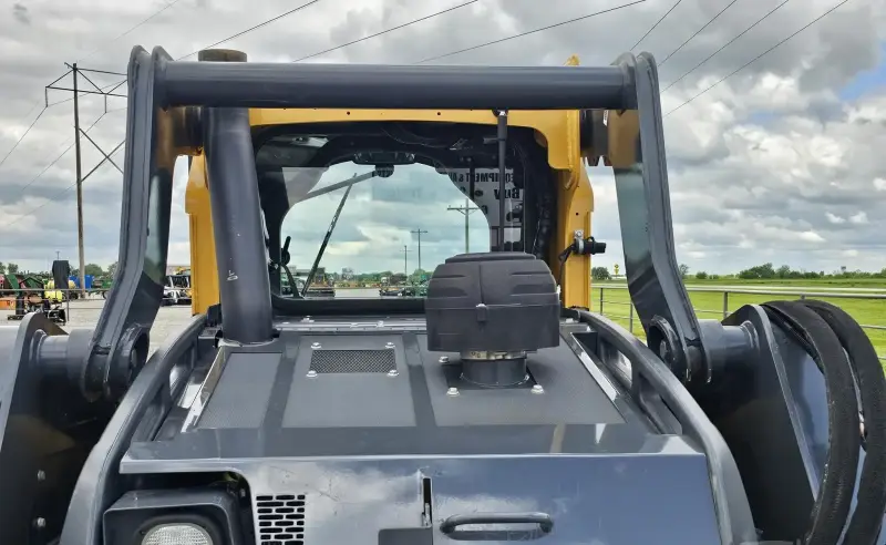 2016 John Deere 323E photo 24