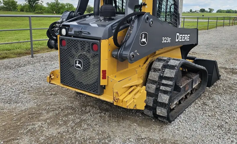 2016 John Deere 323E photo 20