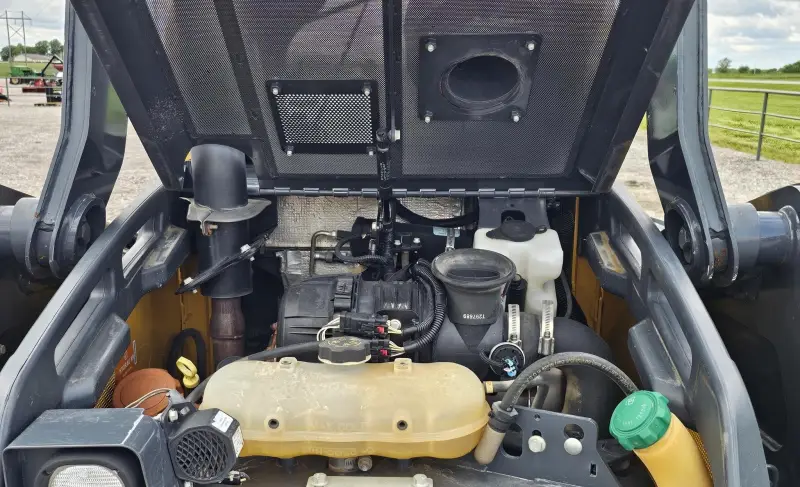 2016 John Deere 323E photo 6