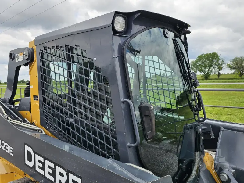 2016 John Deere 323E photo 40