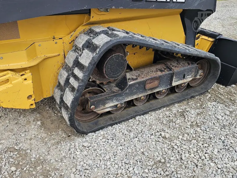 2016 John Deere 323E photo 37