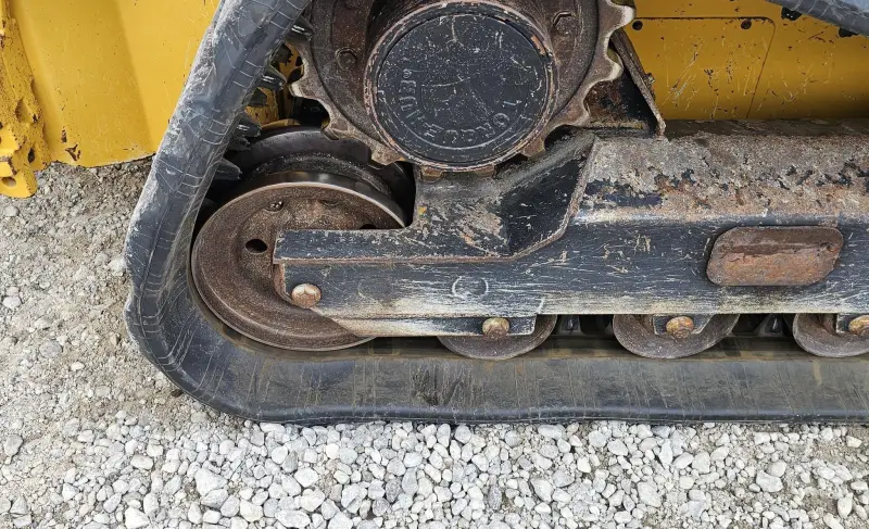 2016 John Deere 323E photo 8