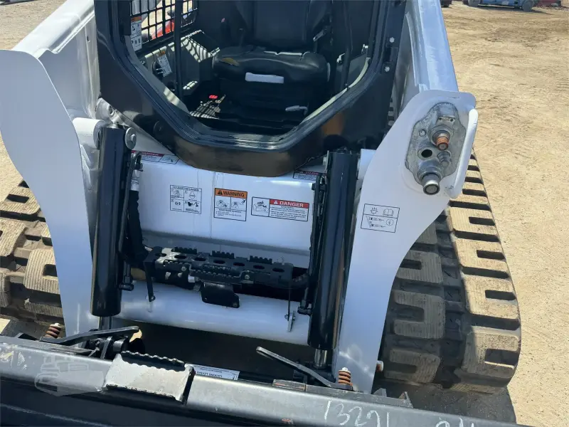 2014 Bobcat T750 photo 2