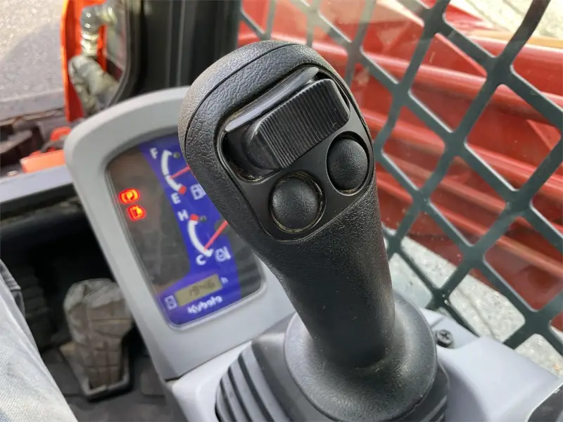 2016 Kubota SVL 75-2 photo 2
