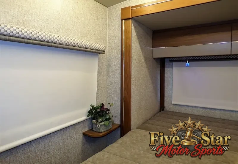 2017 Winnebago Navion 24G photo 17