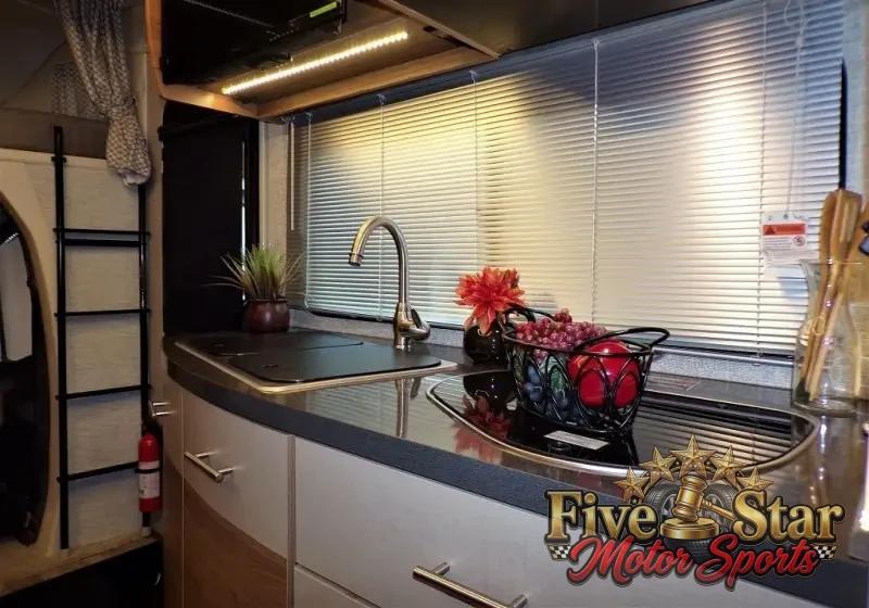 2017 Winnebago Navion 24G photo 6