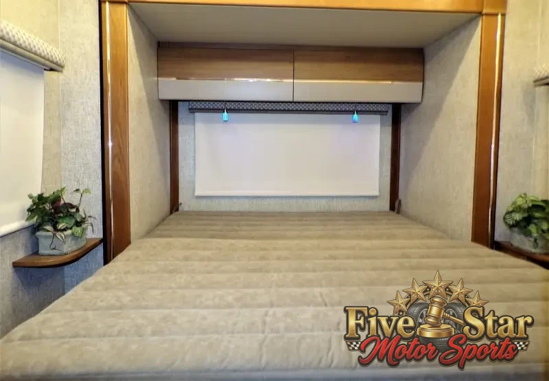 2017 Winnebago Navion 24G photo 21