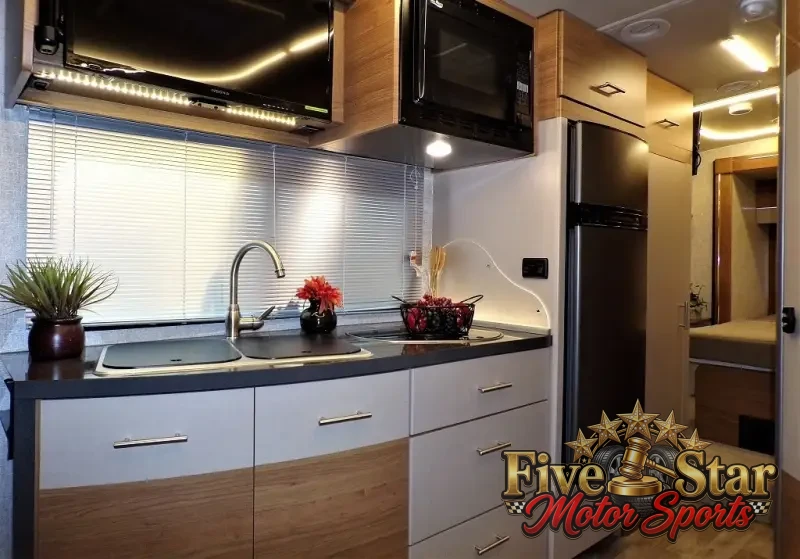 2017 Winnebago Navion 24G photo 18