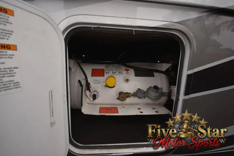 2017 Forest River Sunseeker 2400R photo 5